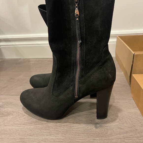 UGG -Athena booties -size 9 - Picture 4 of 9